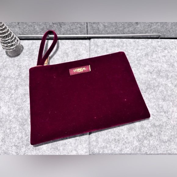 💄 L'Oréal Velvet Cosmetic Bag - Burgundy 💄 - Picture 1 of 6